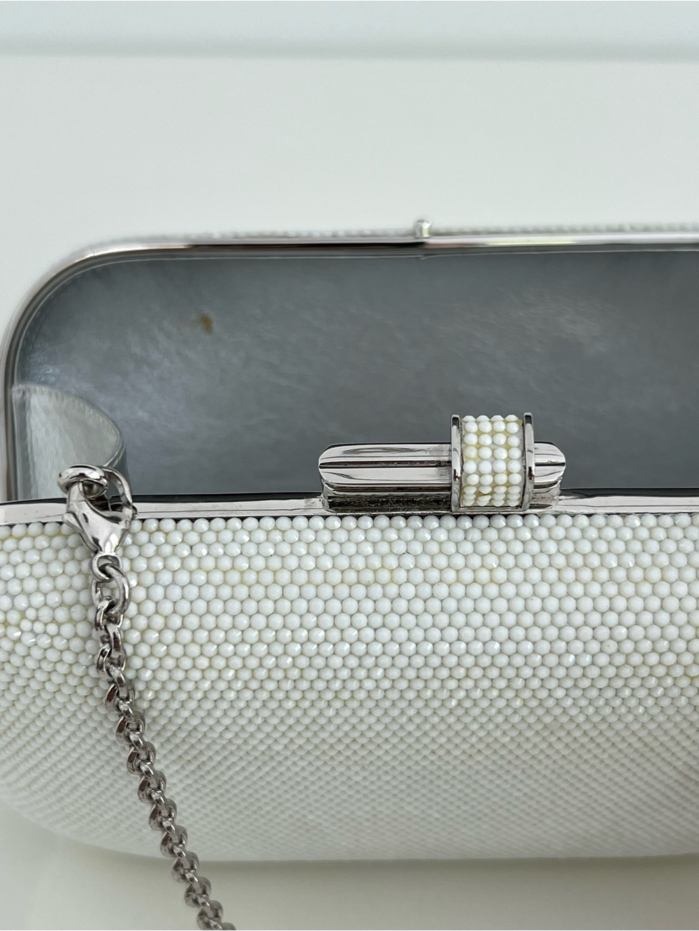 JUDITH LEIBER WHITE CHAULK CRYSTAL CLUTCH & CHAIN - Picture 17 of 17